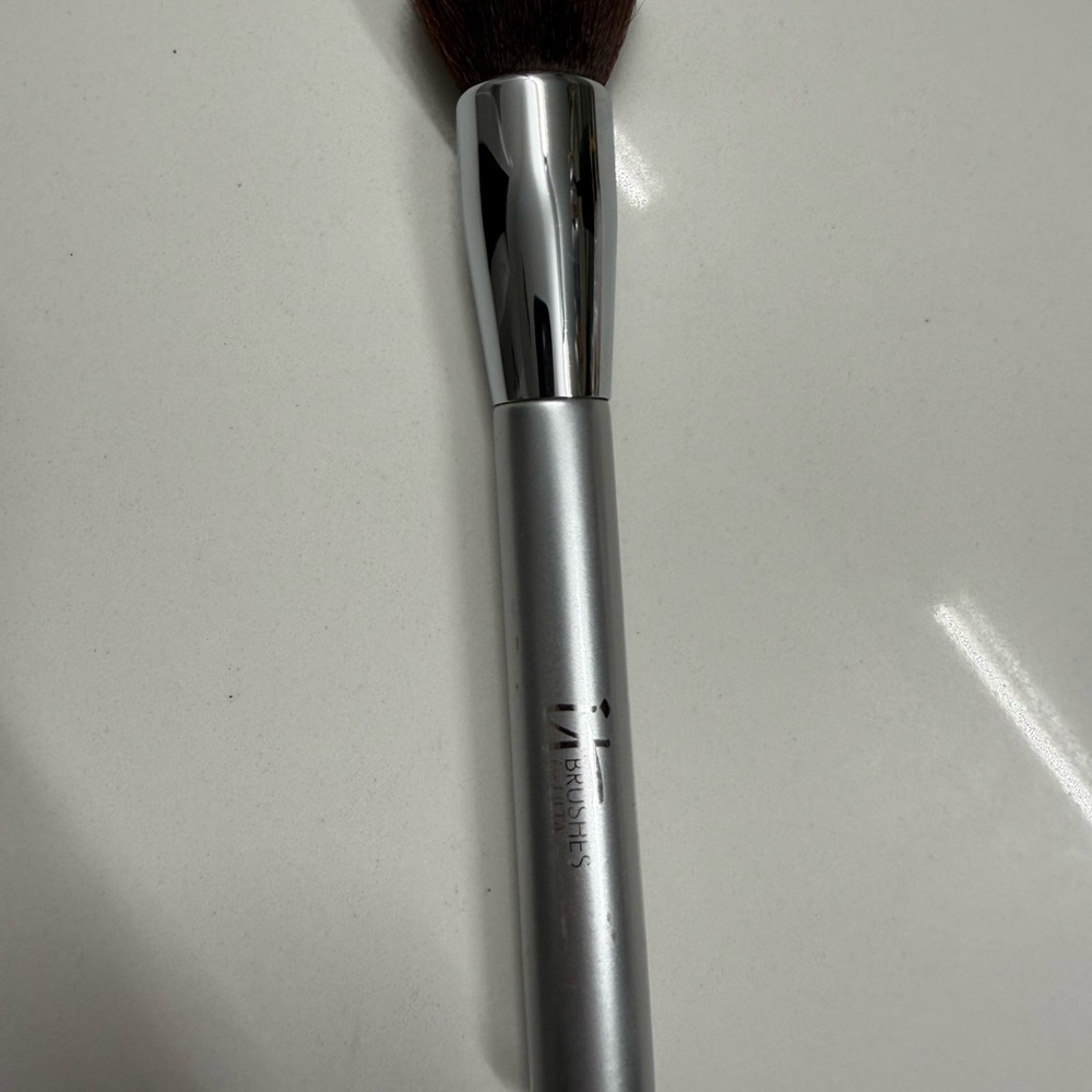 IT Cosmetics Airbrush Blurring Foundation Brush #101 - Picture 3 of 5